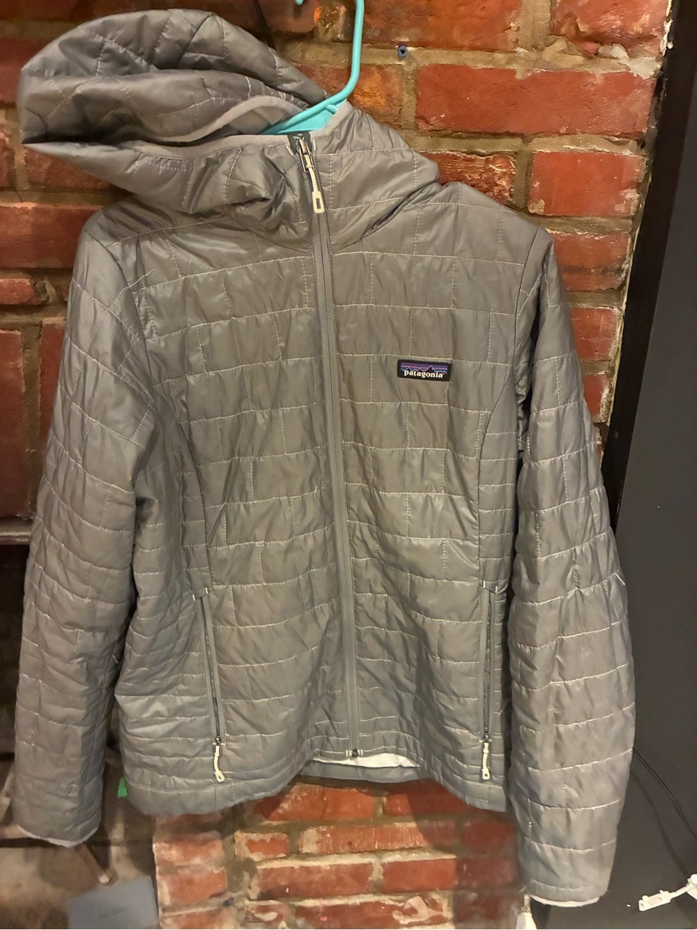Patagonia Women's Light Gray Quilted Hooded Puffer Jacket